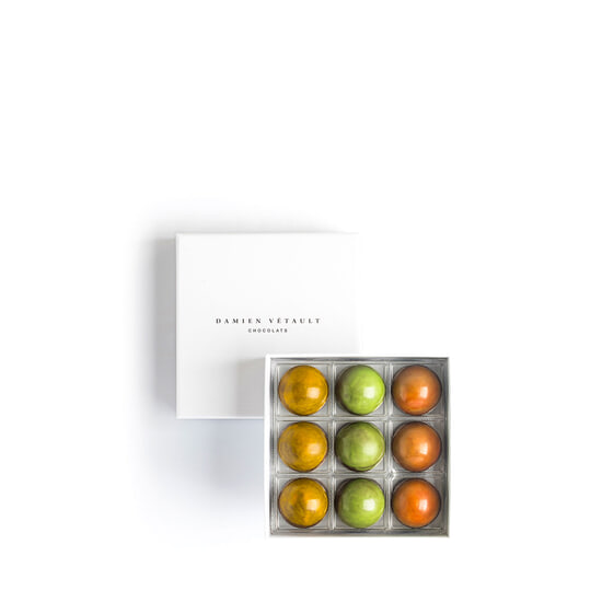 Assortiment Chocolats Noir - Demi-Sphères Les Couleurs 9 Chocolats Assortiment Chocolats Noir - Demi-Sphères Les Couleurs 9 Chocolats